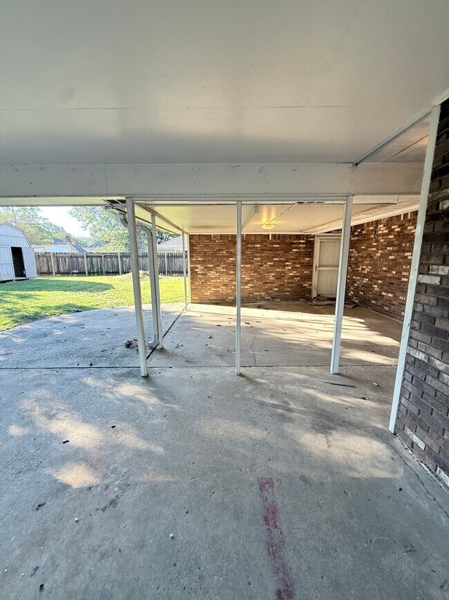 Building Photo - 2011 Aspenwood Dr