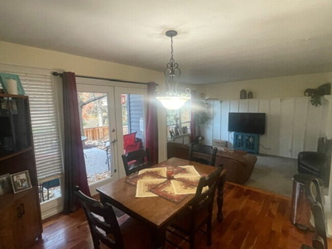 Building Photo - 3 Bedroom Townhouse Minutes from Canyons