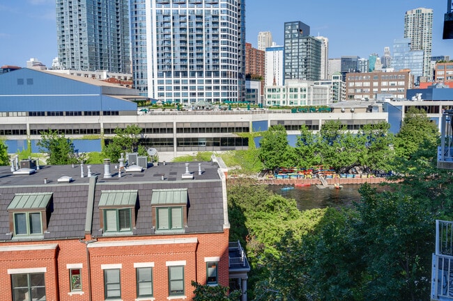 Building Photo - 400 N Clinton St