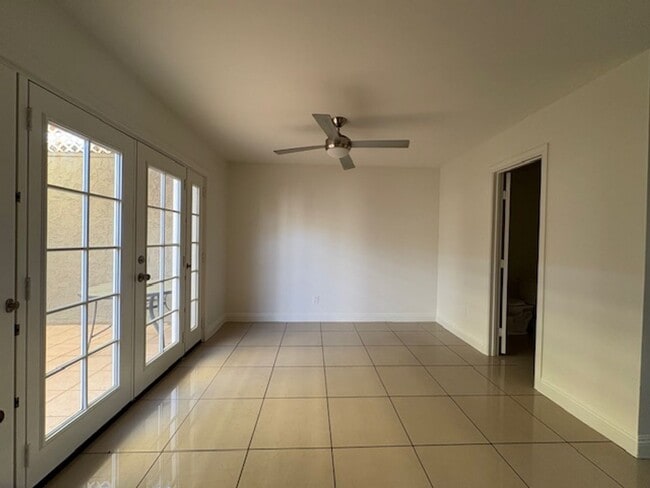 Building Photo - Centrally Located Redlands Townhome