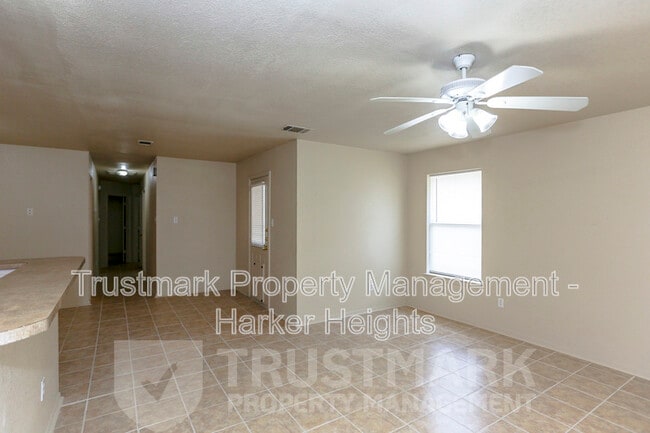 Building Photo - 932 Maplewood Dr