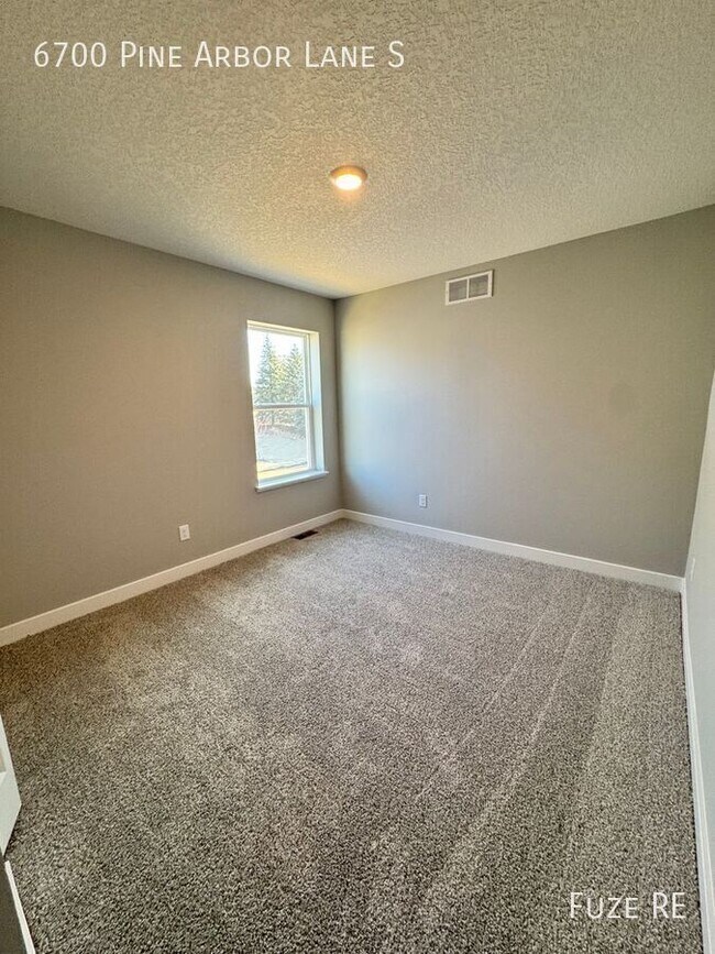 Building Photo - 6700 Pine Arbor Ln S