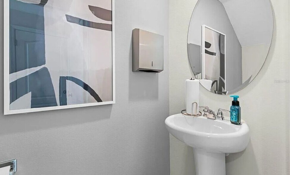 Building Photo - 528 Zinfandel Dr