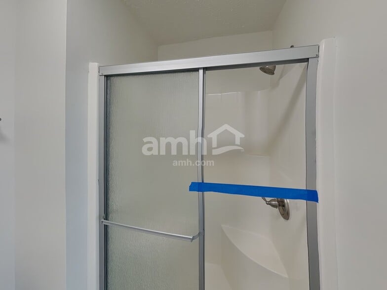 Building Photo - 201 Victorian Dr