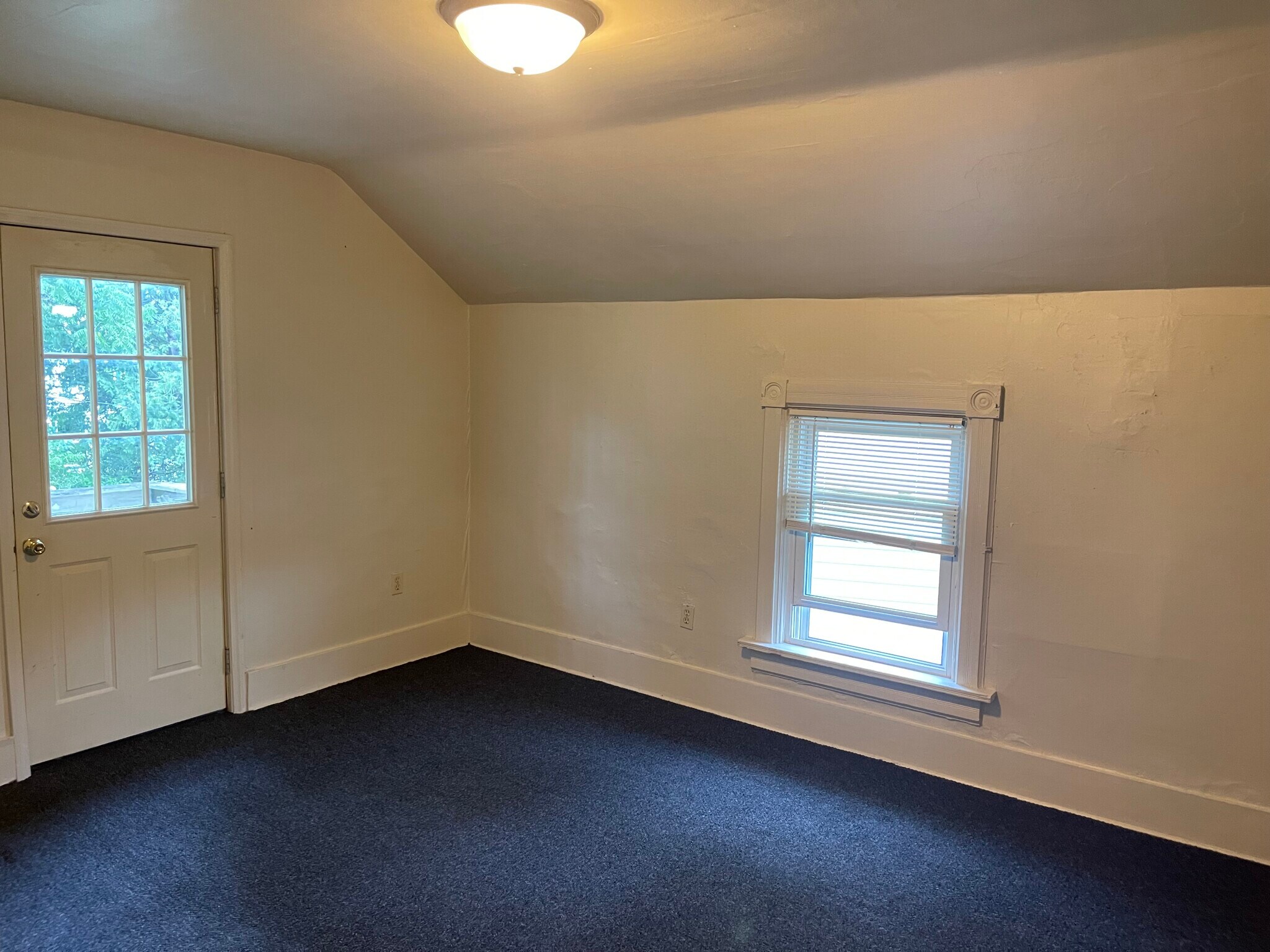 Building Photo - 846 Elmwood Ave