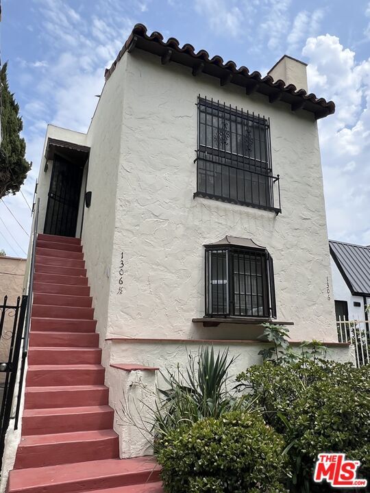 Building Photo - 1306 S Mansfield Ave