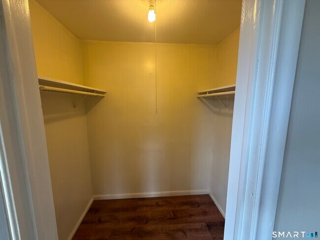 Building Photo - 1051 Old Colony Rd