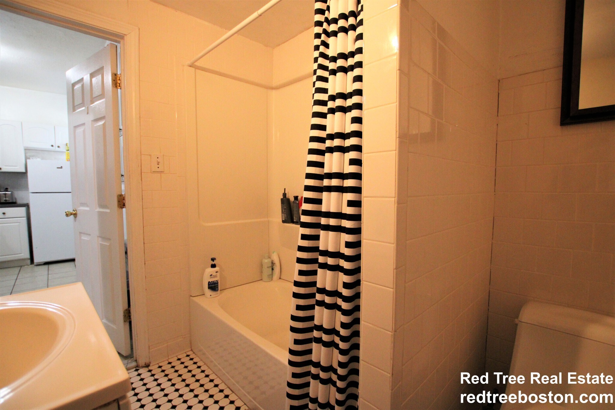 Building Photo - 316 St Paul St