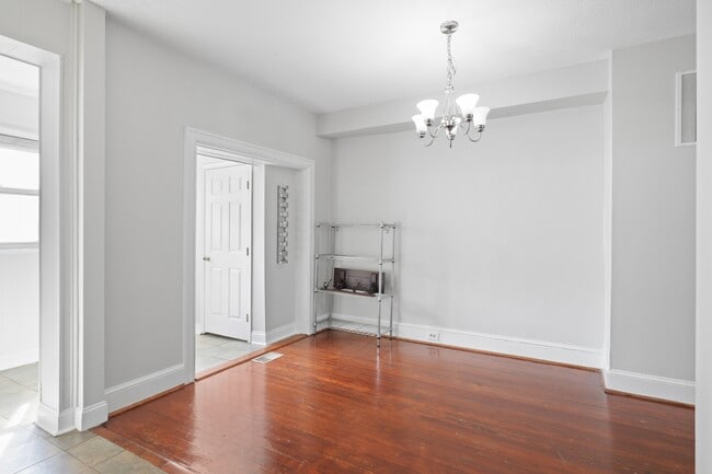 Building Photo - 209 Douglas St NE