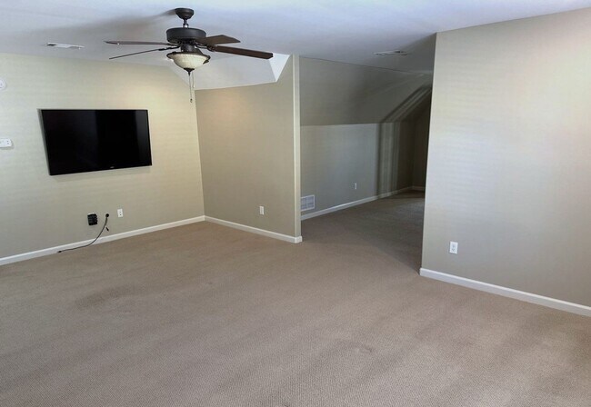 Building Photo - 5 Bedroom /4 Bath House in LAKELAND!!!