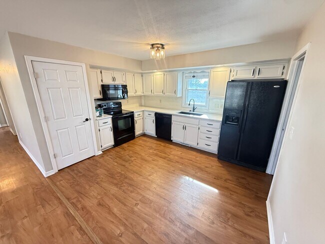 Building Photo - 3 Bed 1 Bath Ozark, MO