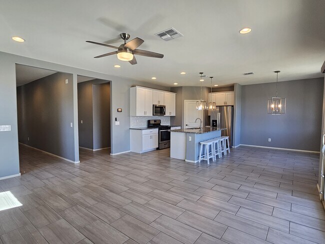 Building Photo - 10679 W Golson Dr