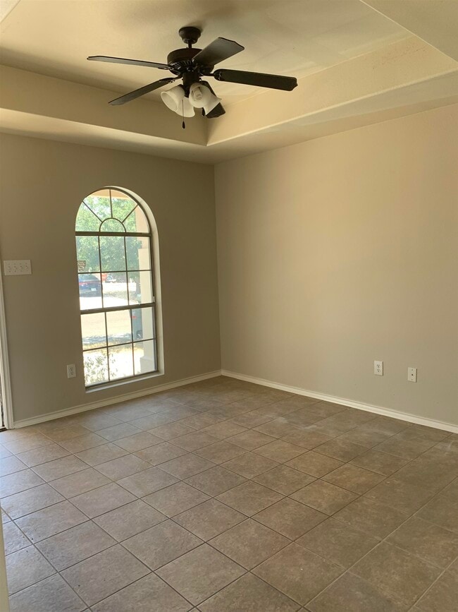 Building Photo - 2615 Bandera Dr
