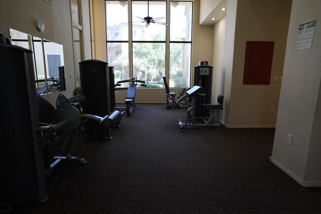 Building Photo - 4925 E Desert Cove Ave