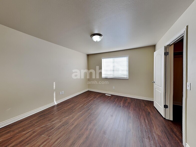 Building Photo - 856 E 2150 S