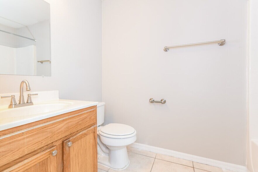 Building Photo - 1141 Cambourne Dr