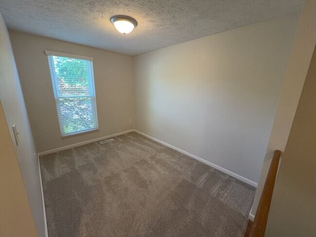 Building Photo - 778 Woodlyn Dr S