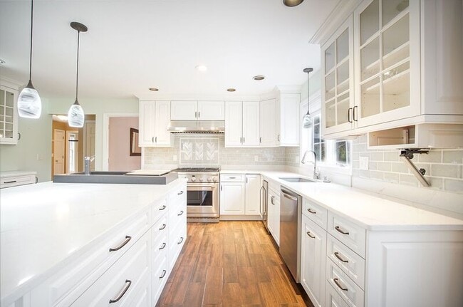 Building Photo - 14 Horseshoe Ln