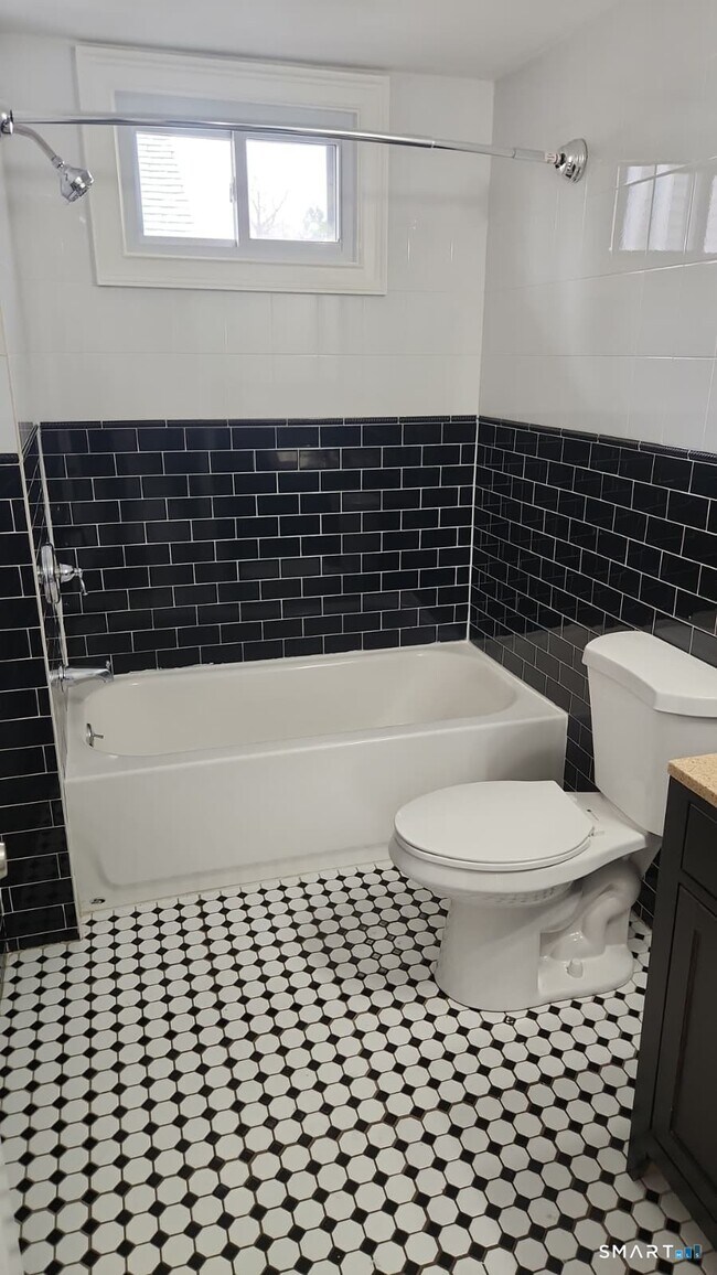 Building Photo - 67 Beardsley Park Terrace