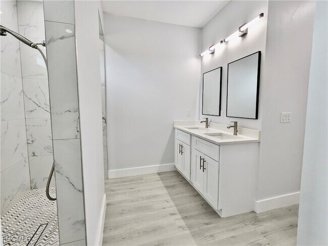 Building Photo - 3027 SW 16th Pl