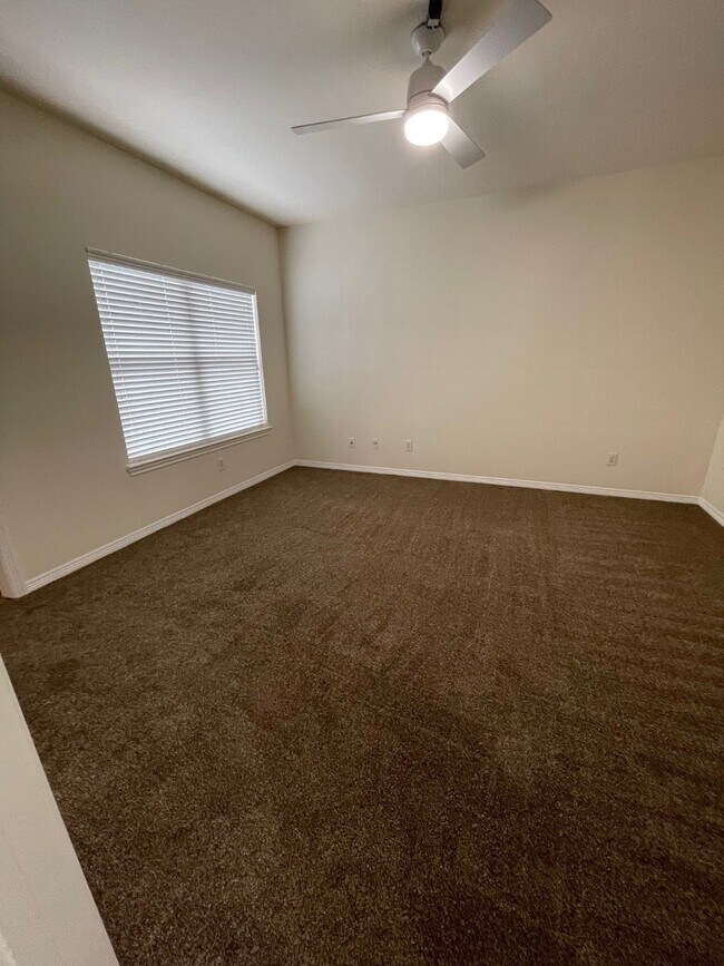 Building Photo - 10235 Berry Hill Ln