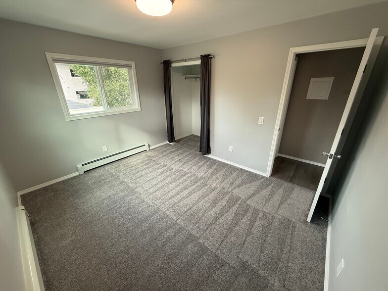 Building Photo - 609 Irwin St