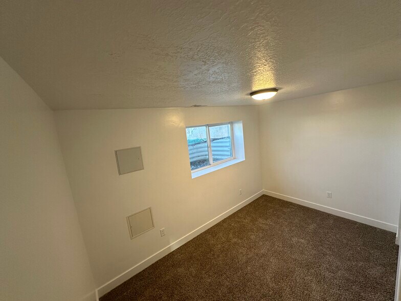 Building Photo - 2906 S 1550 W