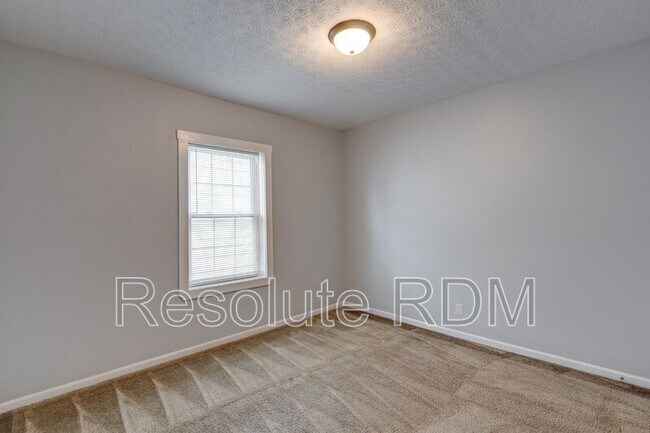 Building Photo - 743 Cottage Ave