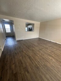 Building Photo - BEAUIFUL TOWNHOME!!!