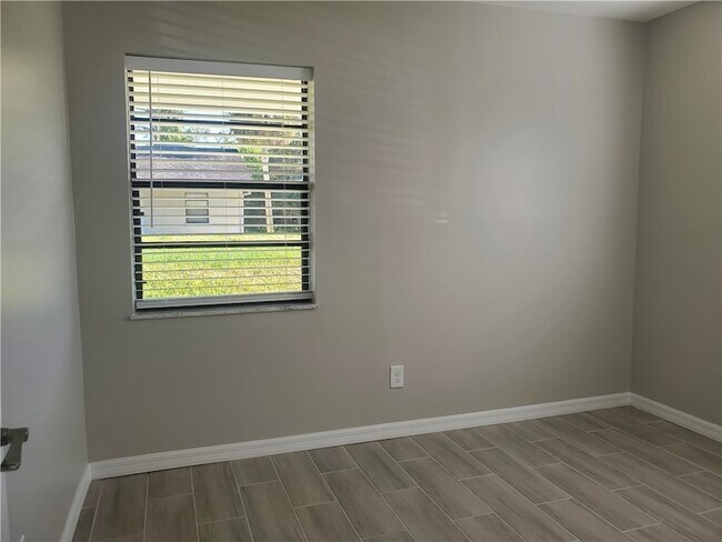 Building Photo - 3300 S 7th St