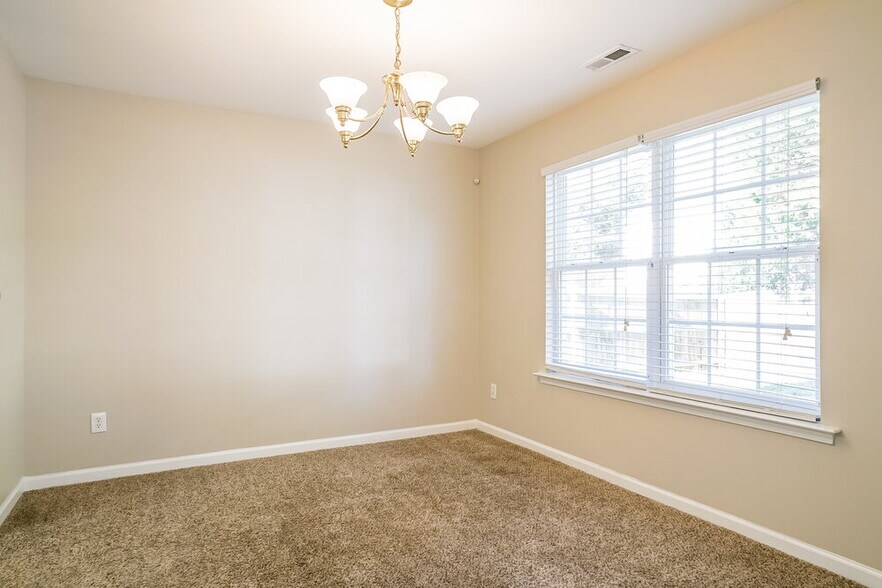 Building Photo - 5405 Kissimmee Ln