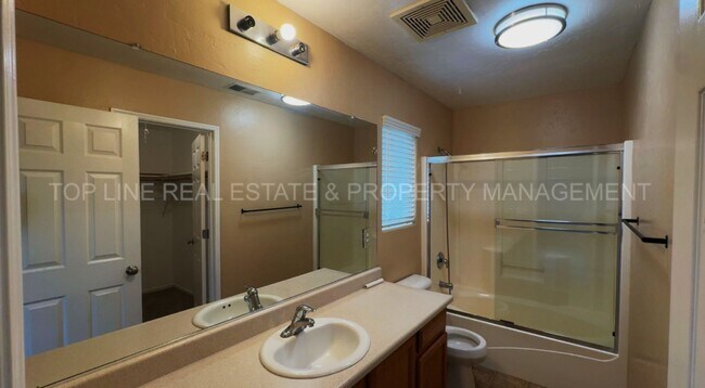 Building Photo - Beautiful home for rent in NW Visalia