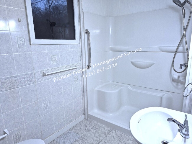 Building Photo - 2008 Beaver Rd