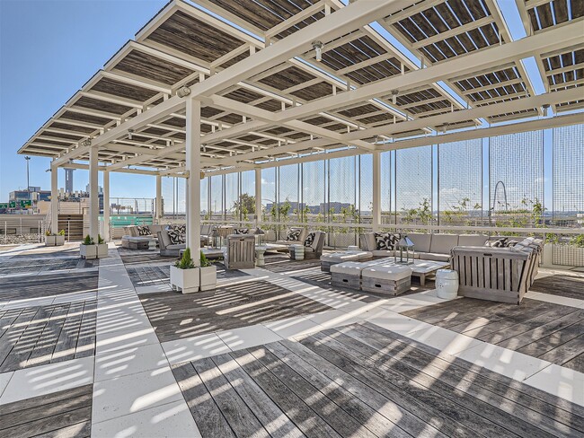 Building Photo - 2200 Victory Ave