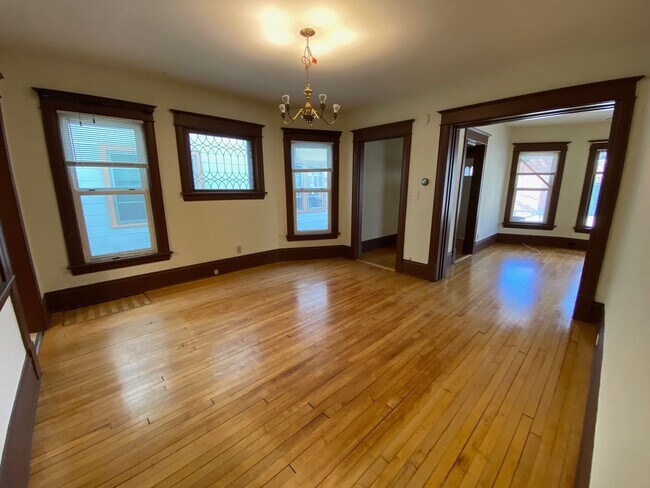 Building Photo - 315-317 N Paterson Street