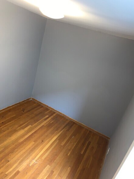 Bedroom 2A - 2044 W Birchwood Ave