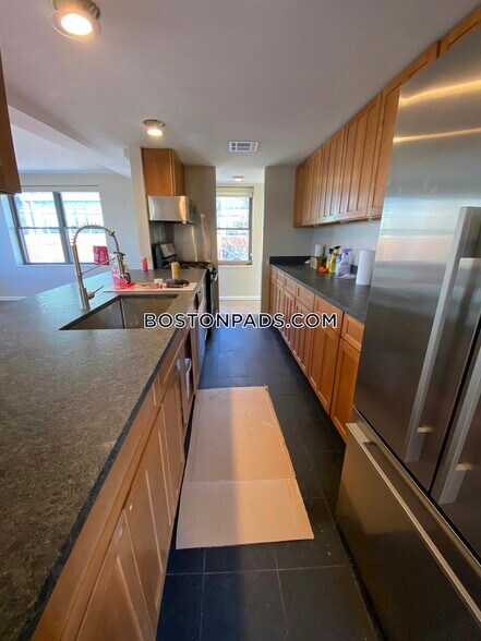 Building Photo - 197 Sidney St