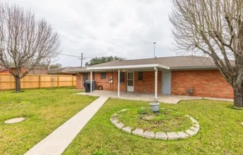 Building Photo - 1575 Longfellow Dr
