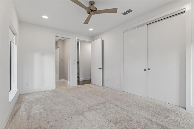 Building Photo - 4905 Camdale Ct