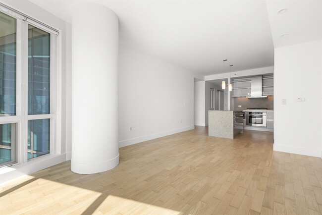 Building Photo - 77 Hudson St