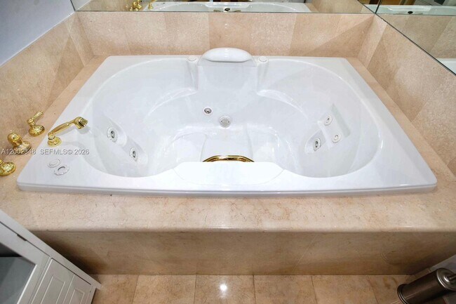 Building Photo - 19955 NE 38th Ct