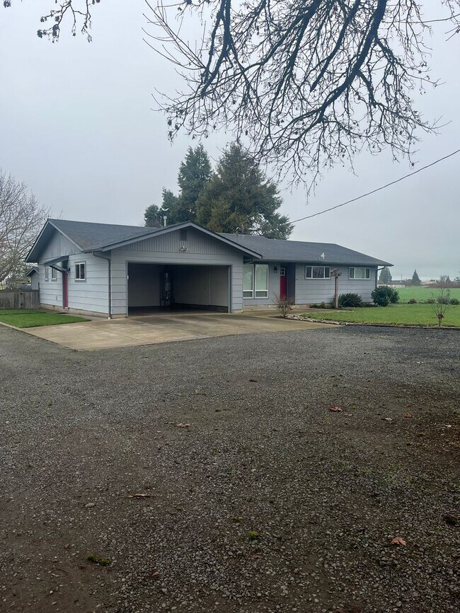 Building Photo - 3-Bedroom 2-Bathroom home in Coburg