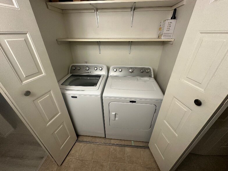 Building Photo - 2685 Woodstone Pl