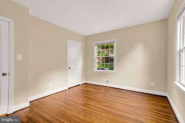 Building Photo - 805 31st St S