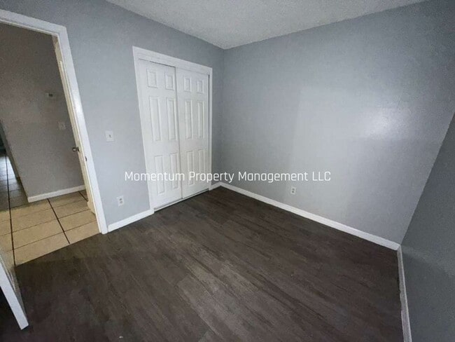 Building Photo - 5/2 Home Available NOW!!!