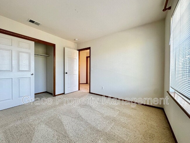 Building Photo - 2523 E 150th Pl