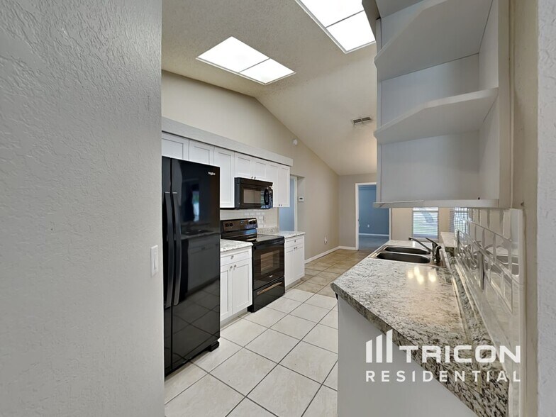 Building Photo - 8421 Bay Dr