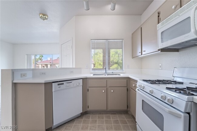 Building Photo - 251 S Green Valley Pkwy