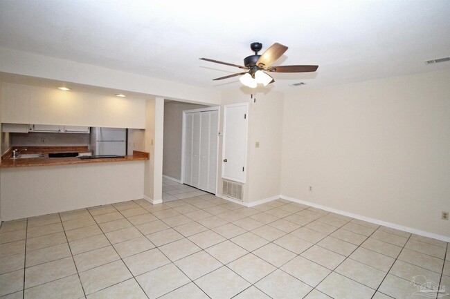 Building Photo - 8113 Stonebrook Dr