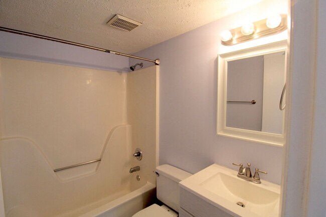 Building Photo - 1340 Hunters Rd